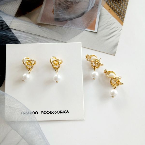 

designer style trendy temperament simple style knotted earrings elegant pearl ins earrings ear clips for women, Black;brown