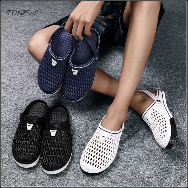

2020 new men sandals hole male clogs sandalias zapatos de hombre croc shoes sandles women slippers sandalet y200616, Black