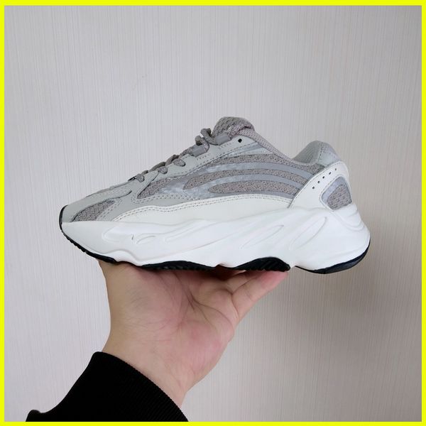 

fashion kanye west 700 shoes designer sneakers reflective true form hyperspace clay static trainers outdoor shoes grey black glow on sale