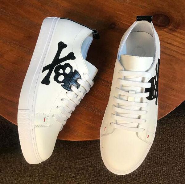 

luxury designer mens shoes genuine leather designer sneakers rivets punk style runner shoes with iconic red metal skull brand trainers 030, Black