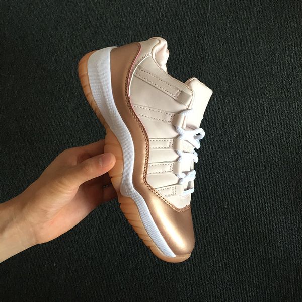 

wholesale 11 low rose gold women basketball shoes xi sports trainers sneakers girl outdoor with box size 36-40, Black
