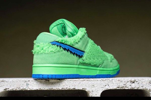 

2020 grateful dead x sb dunk low green bear running shoes green spark soar upper suede skateboarding shoes sports sneakers with box