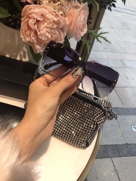 

fashion womens sunglasses branded sunglasses woman summer beach goggle glasses uv400 c 021801 with box, White;black