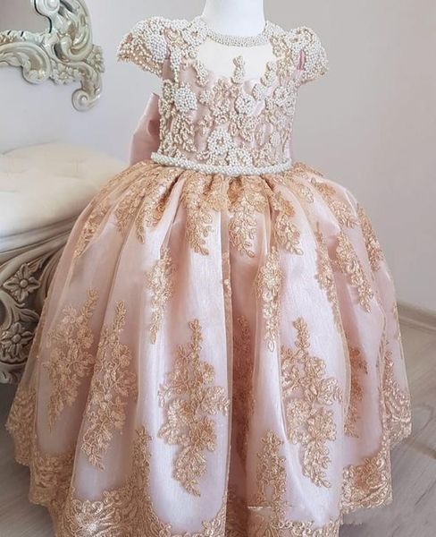 Nuove simpatiche concorsi vintage per il gollo di gollo di pizzo rosa Appliques per perle maniche corte Wth Bow Kids Wedding Flower Girls Dresses