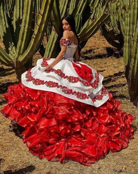 Rote Charro Quinceanera Kleider Mexikanisch 2023 Rüschen Blumen Schulterfrei Puffy Rock Spitzenstickerei Sweet 16 Mädchen Maskerade Prom279f