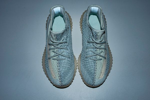 

with box)kanye cloud white reflective sneaker 2019 west men women cloud white reflective sports running shoes big size 5-13