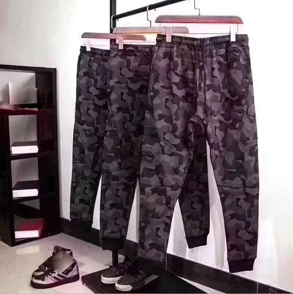 

БРЮКИ ONK AS M NSW TCH FLC WR AOP мужские с камуфляжным трикотажным бегом