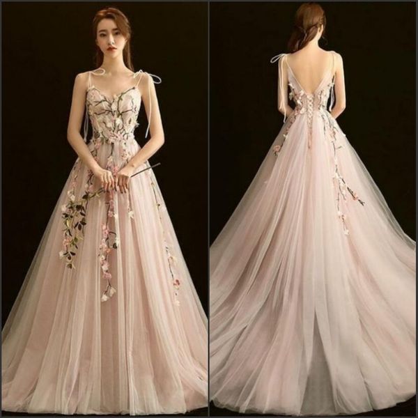 Sweetheart Zarif akşam Formal Elbise 2019 Işık Pembe Tül Katmanlı Bir Çizgi Gelinlik Modelleri Backless Dantel-up 3D Aplikler Moda Kadınlar Abiye