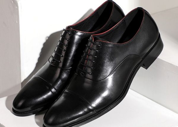 Scarpe eleganti da uomo di lusso soletta in vera pelle cerata tinta unita in vera pelle taglie Europa 38-46 prezzi di vendita