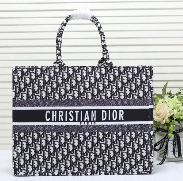 

2020 new fashion backpack ladies handbags shoulder bag travel bag ready stock size :41*53*25 shopping bag