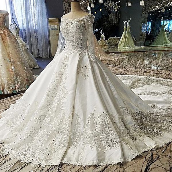 

Ѭоконе кѬђжева вадебное плае, как белй  длиннм Ѭђкавом вадебное бално White