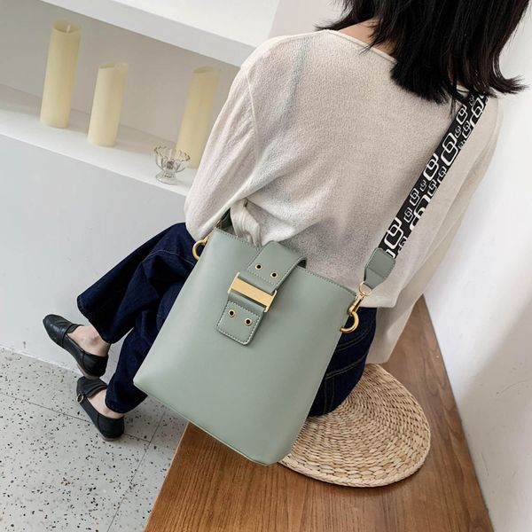 

новая мода кожаные сумки на ремне повседневные сумки роскошные сумки женские сумки дизайнер большой емкости женский кроссбоди тотализатор