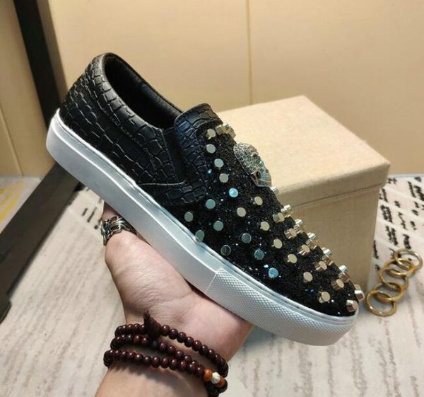 

2019 studded designer mens board shoes slip on beading male rivets sneakers hombre zapatos 38-44, Black