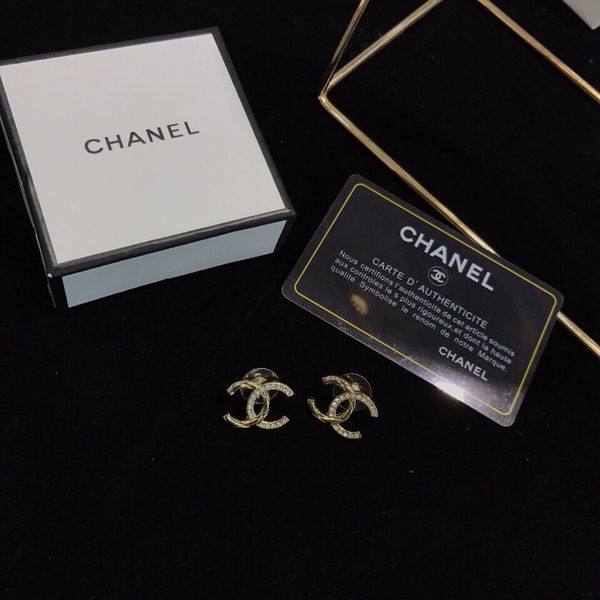 

De igned by a jewelry de igner fa hion cla ic female de ign high end ta te original box freight female ear nail earring 24, Golden;silver