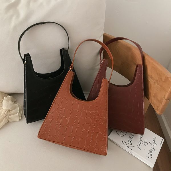 

2019 crocodile pattern triangle exquisite luxury light retro underarm shoulder bag u-shaped hand bag