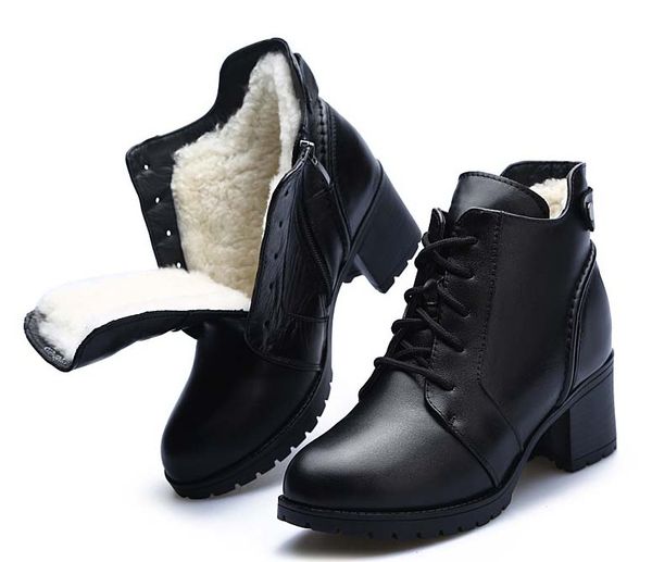 

2019 short boots in autumn and winter leather laces for and women shoes with designer fashion martin boots casual sports shoes z35, Black