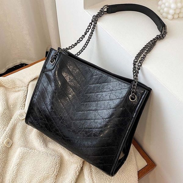 

2020 spring large capacity vintage leather women handbags chain shoulder messenger bag lady handbags travel totes