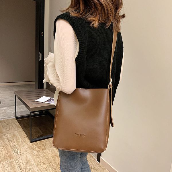 

retro large-capacity shoulder bag ladies handbag 2020 new bucket bag korean casual women's