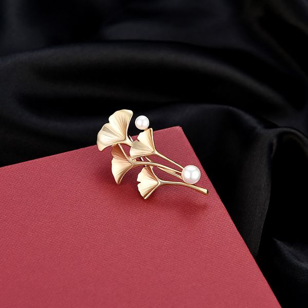 

women elegant pearl leaves brooches pin alloy golden leaf breastpin vintage clothes decors, Gray