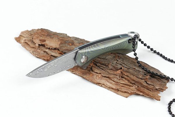 Promoção VG10 Damascus Steel Mini pequeno Flipper faca dobrável EDC Necklack Cadeia Handle Facas Verde TC4 liga de titânio