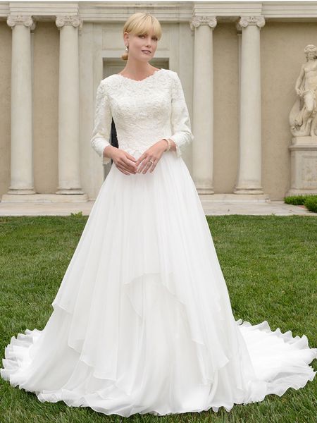 

2020 a-line lace organza modest wedding dresses with long sleeves v neck lace appliques button back modest bridal gowns couture custom made, White
