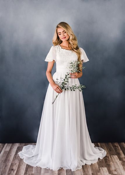 2019 Nuovi abiti da sposa modesti in chiffon Boho a trapezio con maniche corte svolazzanti Corsetto in pizzo con perline Back Country Abito da sposa modesto da donna