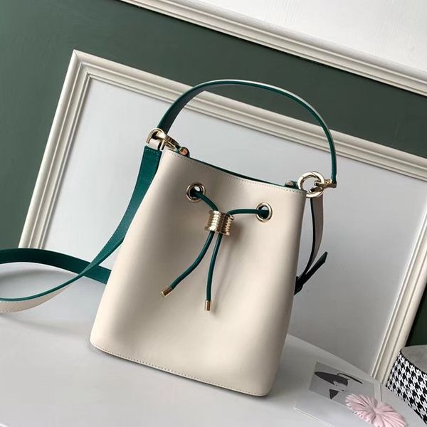 

2019 new bucket bag color cowhide casual all-in-one women's bracelet handle handbag / shoulder diagonal large capacity bag