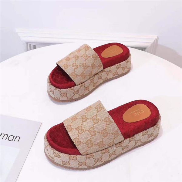 

2020 new fashion slippers thick bottom high density embroidery slippers pu waterproof platform indoor slippers designer brand flip flops, Black