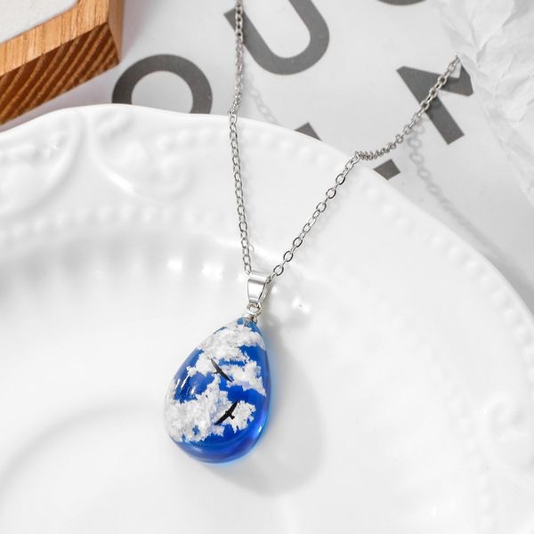 

bohemia style blue sky white clouds eagle pattern clear resin women pendant necklace water drop shaped lovers necklace jewelry, Silver