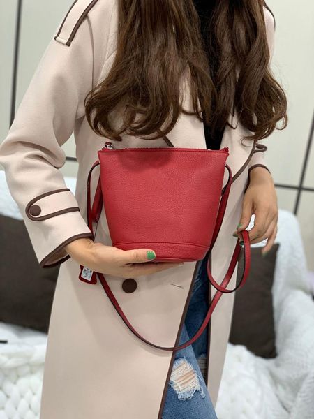 

2020 new handbag bucket bag small bag women's single shoulder messenger fashion
