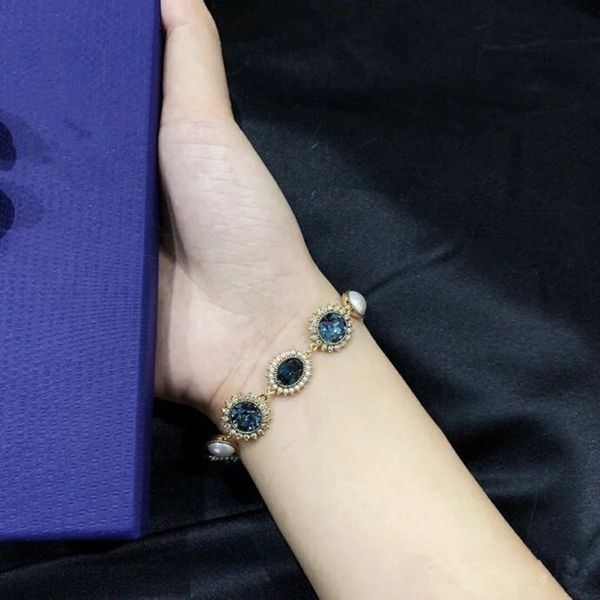 

2020 high-quality women blue crystal gift charm bracelet, Golden;silver