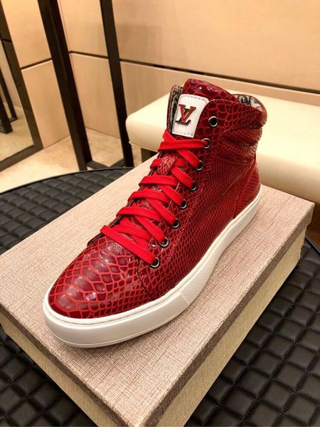 

French new red men's boots outdoor men's sports shoes fashion men's flat shoes original box packaging invoice fast delivery