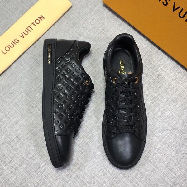 

the same style as the star, high-end luxury men's casual sports shoes, fashion design brands, platform men's shoes, vintage patter, Black