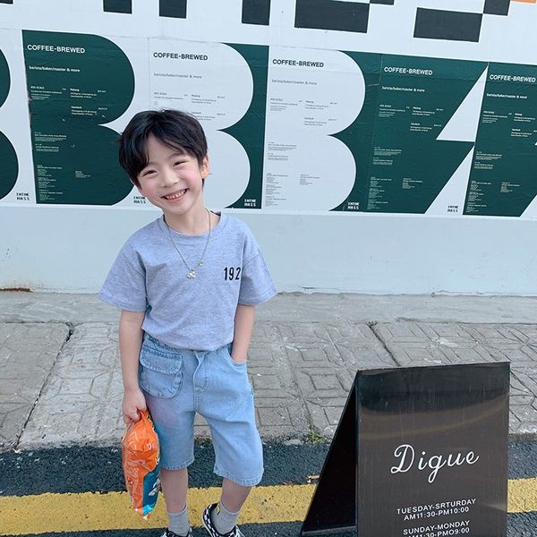 

boys and jeans ' 2020 summer five-point pants children's jeans fashion brand three-dimensional pocket loose medium pants, Blue
