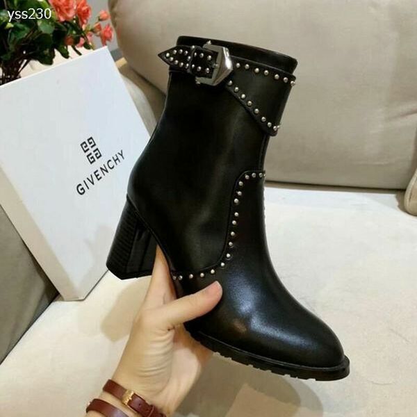 

2019 new european and american stars the same women's boots autumn and winter short boots british style rivet high heel classic martin, Black