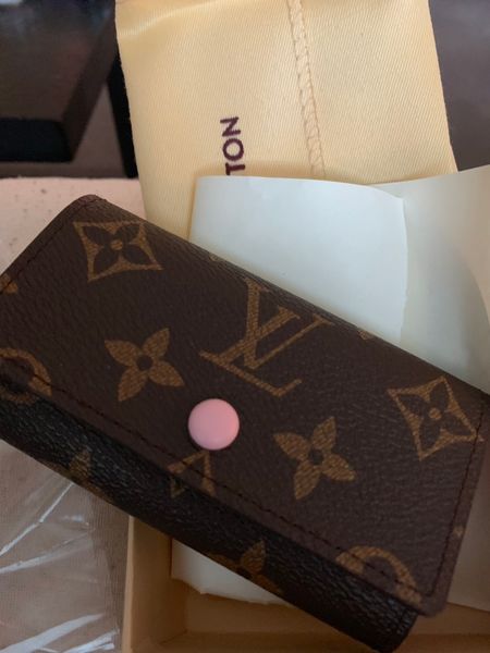 

Free shipping High quality Famous brand new women men classic 6 key holder cover with box.dust bag, card key ring