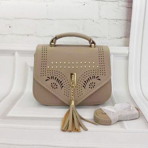 

women's shoulder bag diagonal straddle bag 2020 new women's retro fashion fringe classic durable