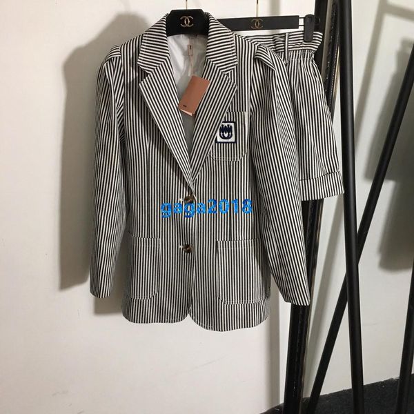 

high end женщины девушки блейзер комплект бомбардировщик куртка полосатый монограмма письмо патч кнопки верхняя одежда a-line мини-шорты брю, White