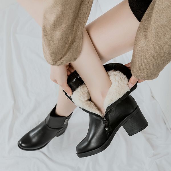 

boots 2021 winter women's fur one snow short leather thick heel zipper non-slip, Black