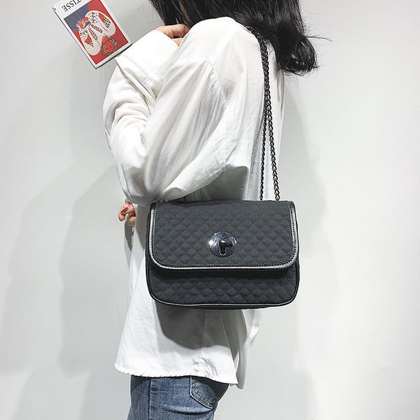 

проверил цепь сумка 2020 дамы новая корейских мод кроссбодите сумку темперамент плечо черная и белая двухцветная ниша