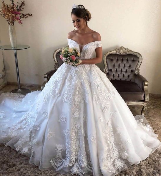 

2019 vintage 3d flowers appliqued ball gown wedding dress luxury off shoulder plus size princess saudi arabic dubai bridal gown, White