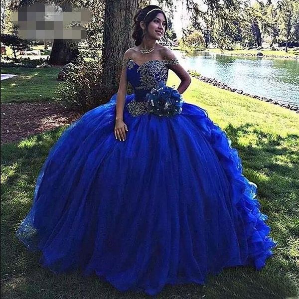 Abiti da ballo ricamati con volant blu royal Abiti Quinceanera Abito da ballo economici Spalla fredda Con lacci Dolce 15 16 Abito Vestido De novia Abiti