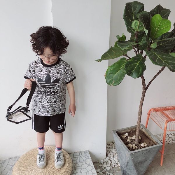 

boys and girls designer clothing sets children luxury casual suit fashion two-piece 2020 set short sleeve t-shirt + short pants, White