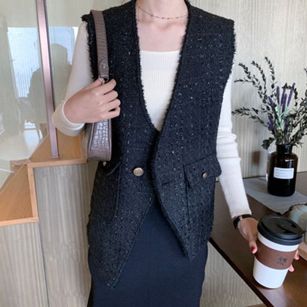 

2019 autumn new tweed plaid elagant bevel design sence irregular waistcoat women beautiful buttons small fragrance wind vest, Black;white
