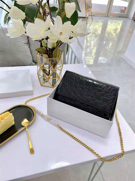 

2019 brand fashion designer woman bags stone embossed lacquer chain bag shoulder bag extra large capacity handbag inside