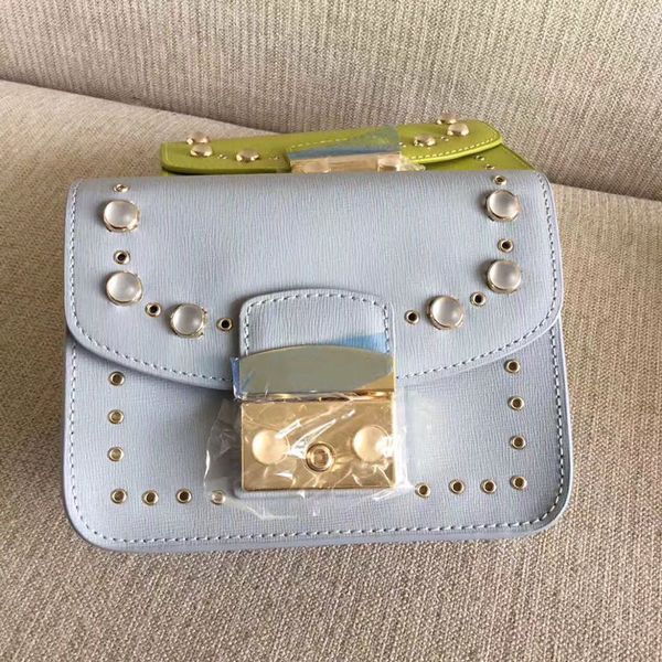 

новые дамы алмаз полые сумка кожа пряжки плече сумка моды взрывов joker заклепки небольшой квадратный мешок