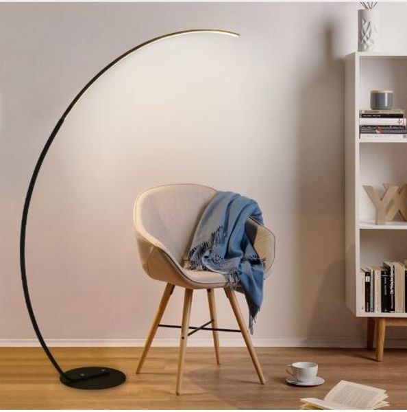 Lampada da terra a LED dal design sottile con braccio lungo in nero o bianco / LED dimmerabile con telecomando