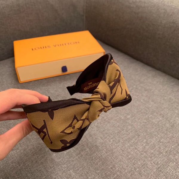 

2020 шик дизайнер повязка коричневого письма набивки женщины ободков гибкого диапазон спорт волосы для подарка дизайнерских повязок, Silver