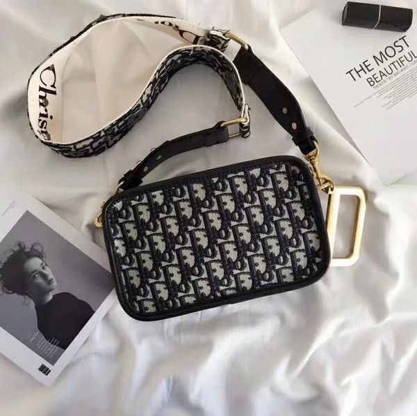 

2019 new hot fashion ladies shoulder bag classic letter diagonal bag fashion ladies handbag wallet Size: 21cm.14cm.