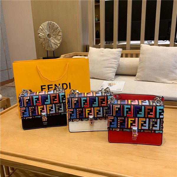 

Selling new pattern luxuriou hardware logo fend hide handbag european and american de igner handbag fa hion ladie outdoor bag